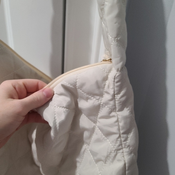 Quilted puffer hobo tote handbag white - Picture 2 of 3
